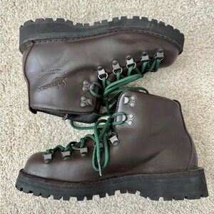 Danner Women’s Brown Mountain Light II SIZE 6